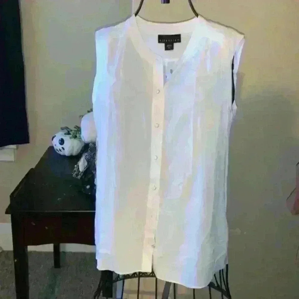 NWT Attention S/C  V-Neck Sleeveless Blouse Top
